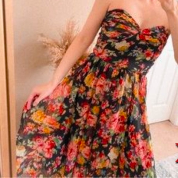 Unique Vintage Dresses & Skirts - 🛍️Unique Vintage gorgeous floral strapless dress Size XS excellent condition